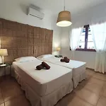 21 * Tías