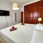 21 * Tías